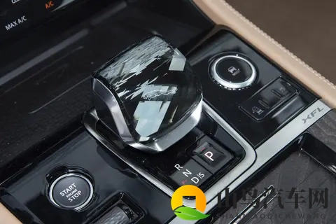 拆解捷豹 XFL 两款车型:看谁才是豪华轿车的务实性价比之选-3