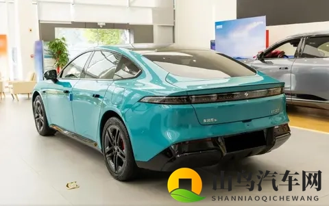 更时尚更激进，东风奕派eπ007+该有的全都有，预售1499万起-2