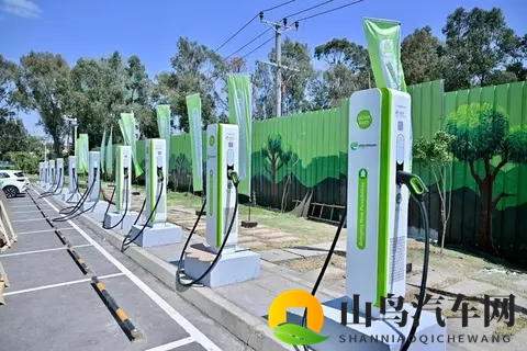 充电5分钟跑400公里？三四线车主哭了：100公里内找不到超充桩！-2