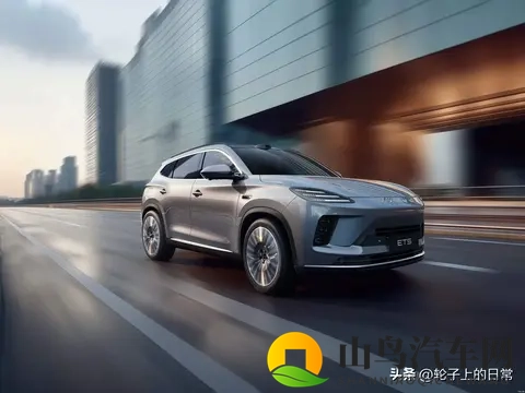 三联屏+豪华内饰，星途ET5：科技与质感双向奔赴-3