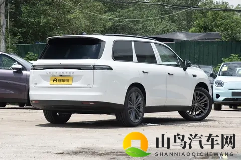 被低估的中大型SUV，配8295芯片+800V快充，零跑C16家用合适吗？-2