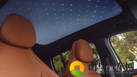 新款奔驰GLB首批官图放出:三屏布局 将于12月8日亮相-2