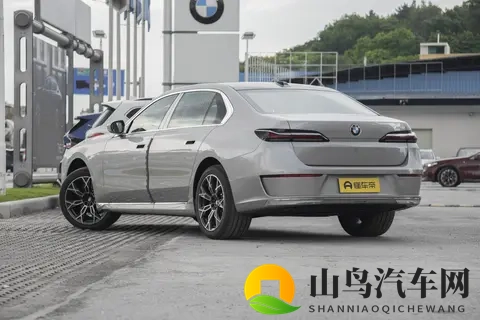 女超人满天星版麦乐迪马克斯：汽车设计新浪潮,美学与科技重塑未来出行-1