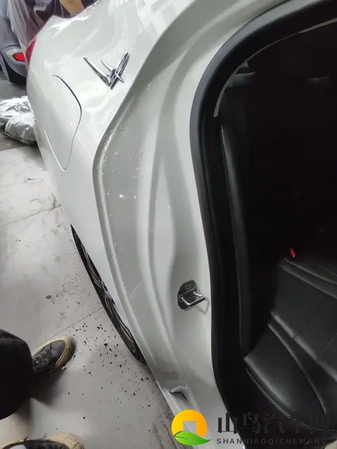 10万级热门家用燃油SUV大PK，全新博越VS新款锋兰-1