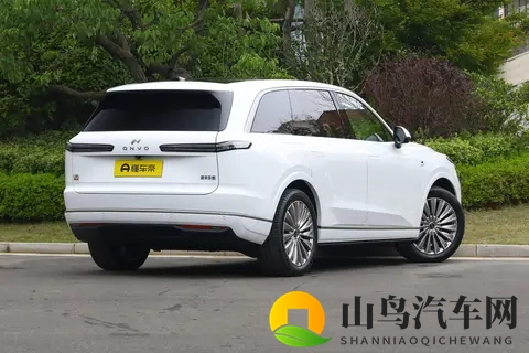 纯电大三排SUV，标配900V快充，三分钟换电，出行无忧：乐道L90-3