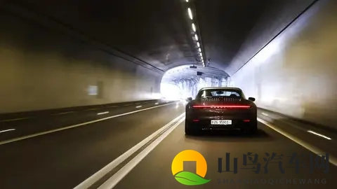 保时捷申请“隧道模式”专利 可一键切换激情_静谧模式-2