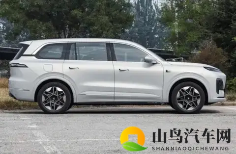 深蓝S09六座SUV体验:家庭出行更舒适?空间与智能表现给出答案-3