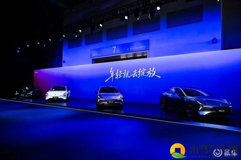 深蓝L06上市1329万起售 给年轻人造驾驶机器-1