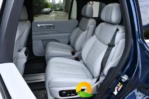 家庭出行新选择:深蓝S09与腾势N9,空间与智能的双重体验之旅-1