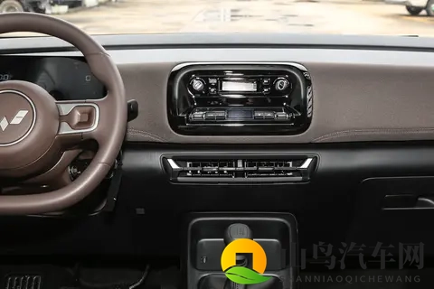 家用MPV如何选?五菱星光730插混版,全家人都满意的一台车-3