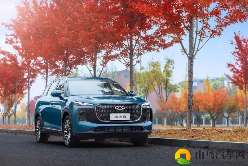 十万级燃油SUV卷王来了！第五代瑞虎8上市，929万起-1