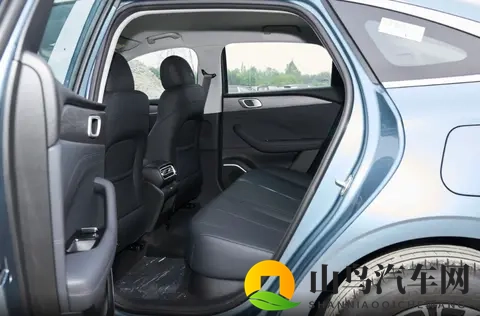 家用出行新选择?748万起售,银河星耀6主打亲民与经济性-1