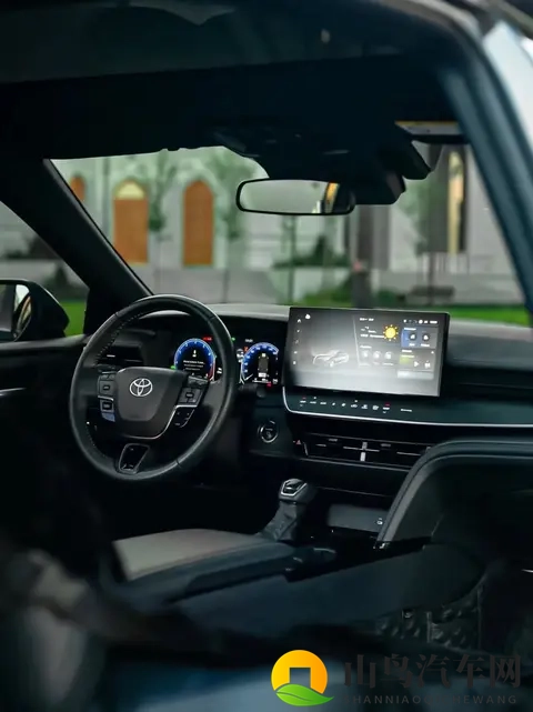 丰田凯美瑞降价后 13 万 直接把家用 B 级车的 “痛点” 全解决了!-1