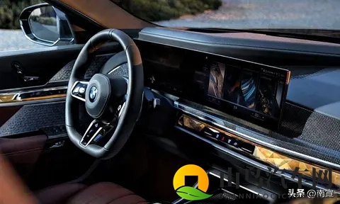 宝马7系减配了，用户懵了，豪华车也玩“断舍离”？-1