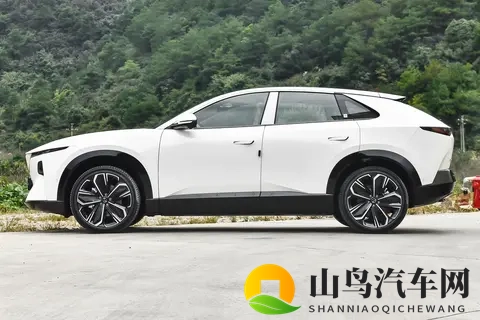 EZ-60亮相长安马自达粉丝盛典，指导价1199万元起-3