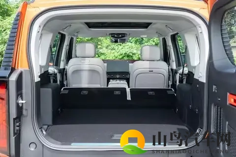 越野新选择！这款国产车，能当救命船用，还有华为鸿蒙系统-2