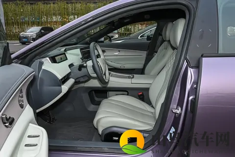雪豹四驱+猎鹰辅驾+1645km续航:星纪元ES增程版试驾惊喜体验-3