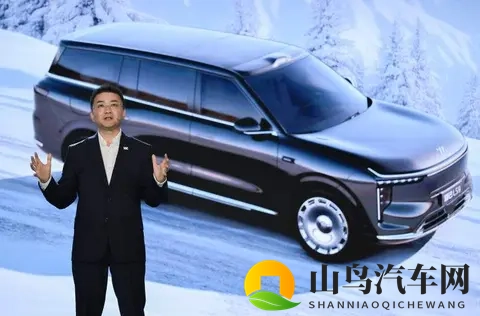 上汽旗舰智己LS9发布，CEO刘涛放话：用户喜欢的配置才是最牛的-3