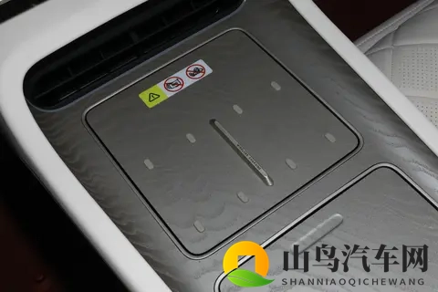 华为四激光雷达+52度大电池,双零重力座椅,阿维塔 12值得买吗?-1