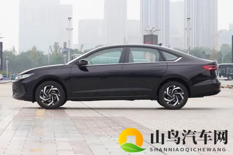 双前脸可选 上汽大众朗逸Pro实车亮相 配15T动力-1