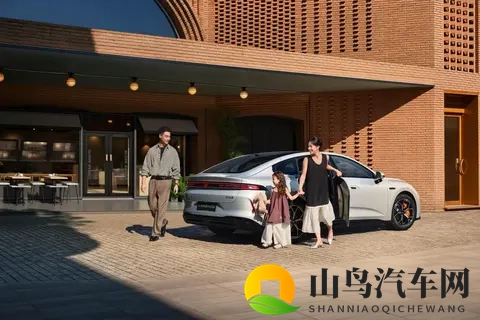 提供六款纯电两款增程版本 长安启源A06上市1099万起-1