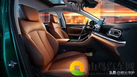 698 万拿下!帝豪带 FlymeAuto,比比亚迪秦省 2 万还强?-3