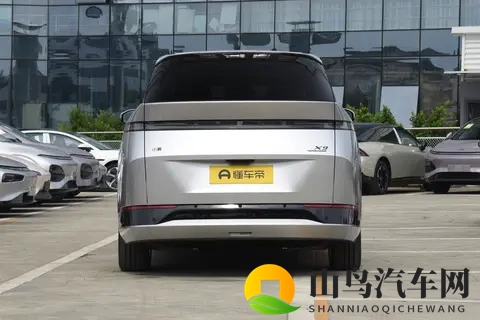 新车  外观调整，或配3颗图灵芯片，新款小鹏X9纯电版实车曝光-2