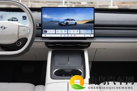 试驾东风奕派eπ007+既能扮酷又能顾家，不愧是智美超能轿跑-2