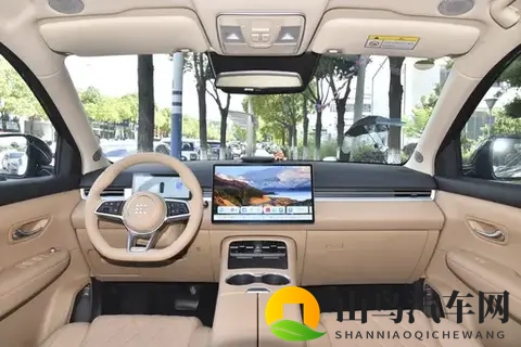 蓝电E5 PLUS：12万级SUV新标杆，适合全家人的高性价比之选-3