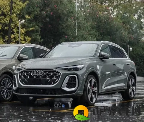 4米8车身+华为乾崑!新奥迪Q5L实拍,272马力太香了-3