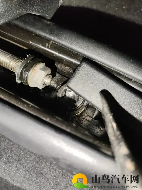 美女被 狂柔大胸 喷水：汽车喷水系统体验：雨天行车更安全舒适-3