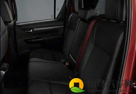 皮卡潮起时：丰田那台柴油家伙能翻几座山？-1