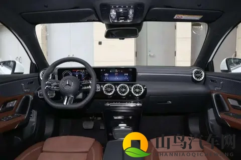 放弃奥迪A3和宝马1系，2025款奔驰A到底胜在哪？-2