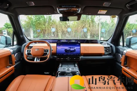 30 万级能渡水的方盒子！奇瑞新SUV 空悬+四驱，馈电油耗 795L-2