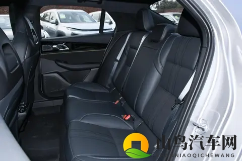 谁说便宜没好车？试驾十万出头的第三代领克03让我改观了-1