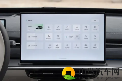 37秒破百+无框车门！这台国产轿跑自己就是一道流动的风景-1