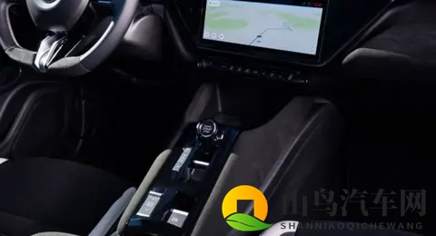 专属套件+多种动力搭配，全新阿尔法·罗密欧Junior特别版亮相-1