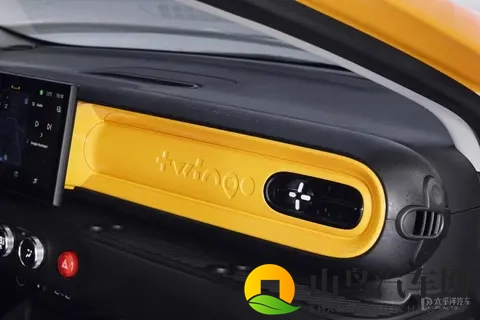 全新雷诺Twingo官图泄露 致敬初代车型-3