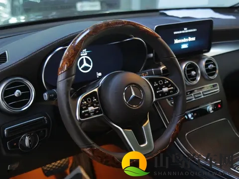 20万出头,体验奔驰GLC的驾驭乐趣,这价格香不香?-1