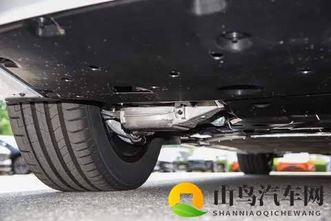 7座MPV选哪款？这款MPV空间大、续航长，还带冰箱！-2