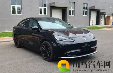 新车  搭双电机驱动系统_配三颗激光雷达，极狐阿尔法S6新车型曝光-3