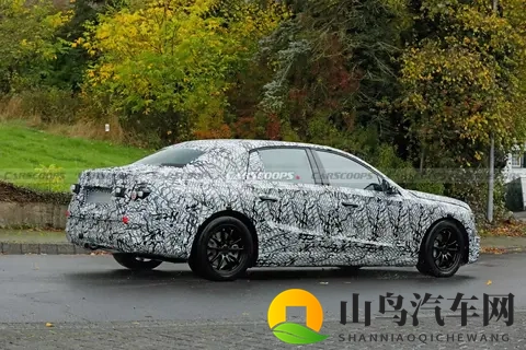 有望2027年发布 纯电动奔驰E级谍照曝光 造型回归传统-2