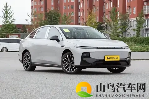 10万级家轿怎么选？650km续航+激光雷达，这台的确有点料-3