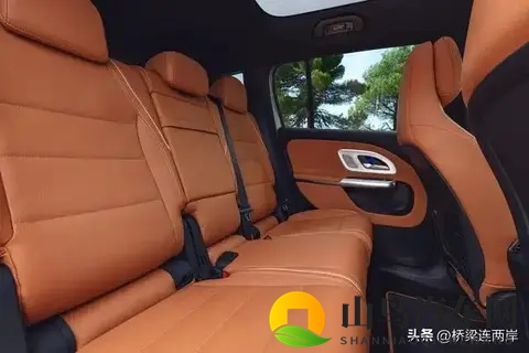 奔驰GLB换代跌破30万？三联屏星空顶全给齐-3