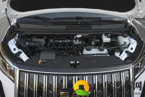 CLTC综合续航1420km 锐胜M8大型MPV正式预售 1698万起-2