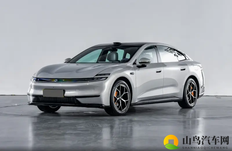 这车亮相，6C闪充+车载双层冰箱，后排据说还有惊喜-1