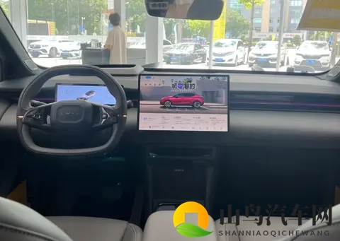 银色领克Z20惊现街头，官方新品还是车主改装？-1