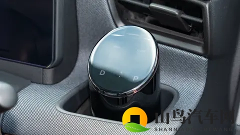 电动车变移动发电站？日产推出创新太阳能电池板！-2