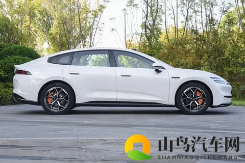 这款车23.99万元的价格 何以支撑起百万级豪车的价值?-1