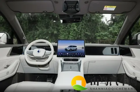 体育生GaiXXXXGai2：赛道激情邂逅公路驰骋,揭秘性能座驾新视角-3